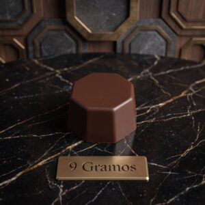 Moldes para Chocolate de Policarbonato Octágono Liso 9g Cavidades: 21 Material: Policarbonato Grado Alimenticio Peso: 9 g Diámetro: 25 mm Alto: 16 mm
